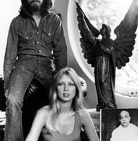 7-George Harrison and Pattie Boyd Photographs,photos,images