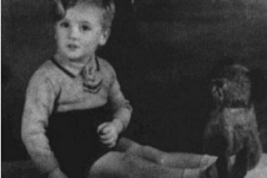 10- ohn Lennon's early childhood photos 1944