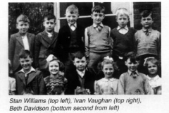 16- John Lennon's early childhood photos