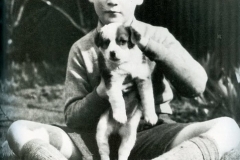 36-John Lennon's early childhood photos