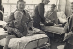 9-Ringo visited in hospital by his mum