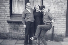13-Ringo Starr with family