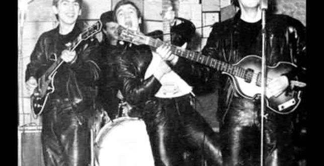 Before members called the band as "The Beatles", The band had many different names.