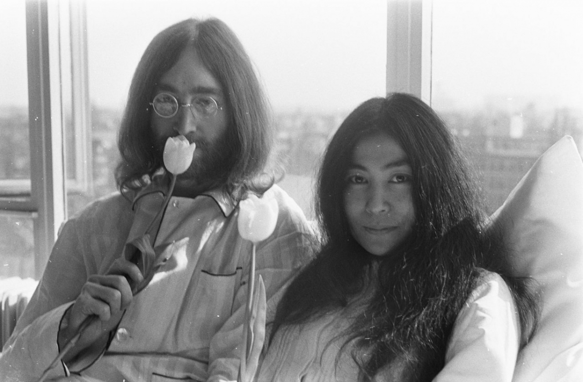 23- Yoko Ono, His Wife, Didn’t Know John Was A Beatle When They First Met
