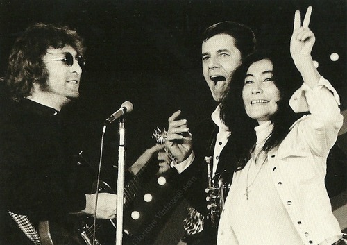 SEPTEMBER 2  1972
In New York, John Lennon and Yoko Ono appear live with Elephant’s Memory
